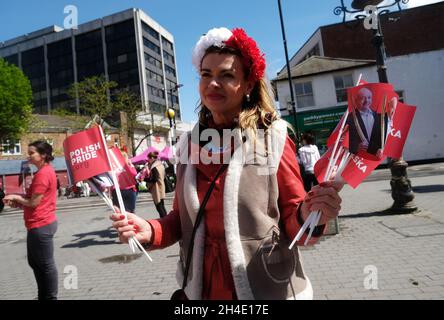 Die polnischen Pride-Anhänger kämpfen vor den Kommunalwahlen am 3. Mai in Hounslow, West-London Stockfoto