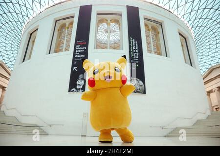 Eine lebensgroße Pokemon-Figur Pikachu, die während der Pressevorstellung der Citi-Ausstellung Manga, der größten jemals in Japan gezeigten Manga-Ausstellung für 2019 im British Museum in London, abgebildet wurde Stockfoto