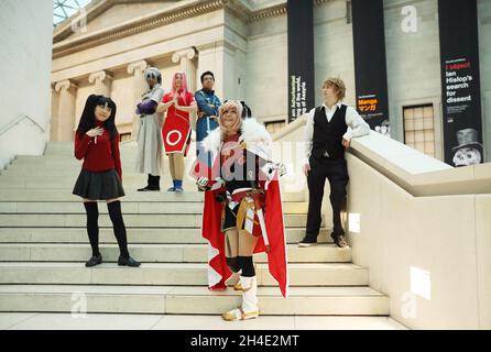 Cosplayer posieren während der Pressevorstellung der Citi-Ausstellung Manga, der größten jemals in Japan gezeigten Ausstellung von Manga für 2019 im British Museum in London Stockfoto