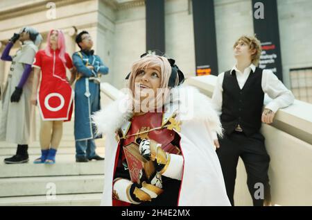 Cosplayer posieren während der Pressevorstellung der Citi-Ausstellung Manga, der größten jemals in Japan gezeigten Ausstellung von Manga für 2019 im British Museum in London Stockfoto