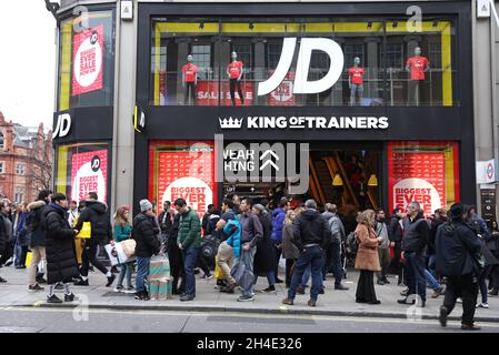 Eine Zweigstelle von JD Sports von Fraser in der Oxford Street im Zentrum von London. Bild datiert: Mittwoch, 26. Dezember 2018 Stockfoto