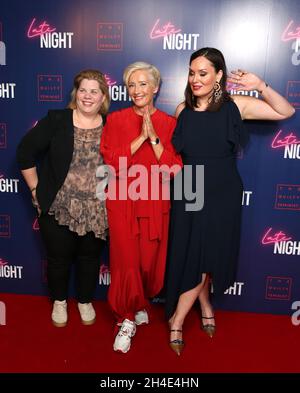 (Von links nach rechts) Katy Brand, Dame Emma Thompson und Deborah Francis-White bei der LATE NIGHT Gala Screening im Picture House Central, London. Bild datiert: Montag, 20. Mai 2019. Bildnachweis sollte lauten: Isabel Infantes / EMPICS Entertainment. Stockfoto