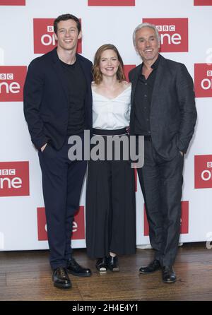 Ben Miles, Callum Turner und Holliday Grainger (von links nach rechts) nahmen an der Pressekonferenz zum bevorstehenden sechsteiligen Thriller The Capture von BBC One im Soho Hotel im Zentrum von London Teil. Stockfoto