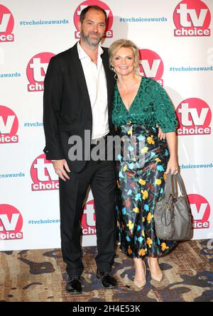 Sharon ist klein und Gast bei den TV Choice Awards, die im Hilton Hotel, Park Lane, London, abgehalten werden Stockfoto