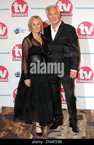 Shirlie Holliman (links) und Martin Kemp bei den TV Choice Awards im Hilton Hotel, Park Lane, London Stockfoto