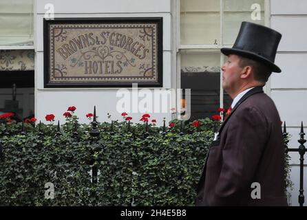 Eine Gesamtansicht von Brown's Hotel in Mayfair, London. Bild datiert: Dienstag, 10. September 2019. Bildnachweis sollte lauten: Isabel Infantes / EMPICS Entertainment. Stockfoto