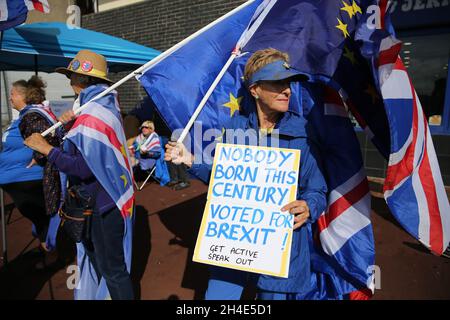 Anti-Brexit-Demonstranten am dritten Tag der Jahreskonferenz der Labour Party vor dem Brighton Center in Brighton. Bild datiert: Montag, 23. September 2019. Bildnachweis sollte lauten: Isabel Infantes / EMPICS Entertainment. Stockfoto