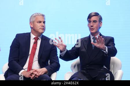 (Von links nach rechts) Brexit-Sekretär Stephen Barclay und der Vorsitzende des Unterhauses Jacob Rees-Mogg während der Sitzung „Delivering Brexit“ am ersten Tag der Konferenz der Konservativen Partei, die im Manchester Convention Center abgehalten wird Stockfoto