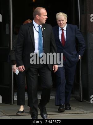 Premierminister Boris Johnson verlässt das Hotel The Midland am zweiten Tag der Konferenz der Konservativen Partei, die im Manchester Convention Center stattfindet. Bild datiert: Montag, 30. September 2019. Bildnachweis sollte lauten: Isabel Infantes / EMPICS Entertainment. Stockfoto