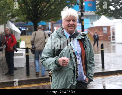 Boris Johnsons Vater, Stanley Johnson, während des dritten Tages der konservativen Parteikonferenz, die im Manchester Convention Center abgehalten wurde. Bild datiert: Dienstag, 1. Oktober 2019. Bildnachweis sollte lauten: Isabel Infantes / EMPICS Entertainment. Stockfoto