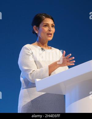 Die Innenministerin Priti Patel hält ihre Grundsatzrede am dritten Tag der Konferenz der Konservativen Partei, die im Manchester Convention Center stattfindet. Bild datiert: Dienstag, 1. Oktober 2019. Bildnachweis sollte lauten: Isabel Infantes / EMPICS Entertainment. Stockfoto