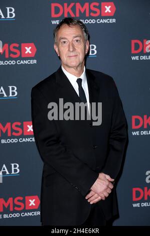 Angus Deayton kommt zur jährlichen DKMS Big Love Gala im Roundhouse in Camden Town, London. Stockfoto