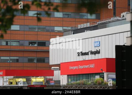 Eine allgemeine Sicht auf das St. Thomas' Hospital in London, da Großbritannien weiterhin in der Blockierung ist, um die Ausbreitung des Coronavirus einzudämmen. Bilddatum: Freitag, 8. Mai 2020. Stockfoto