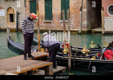 Gondoliere in Venedig, Italien Stockfoto