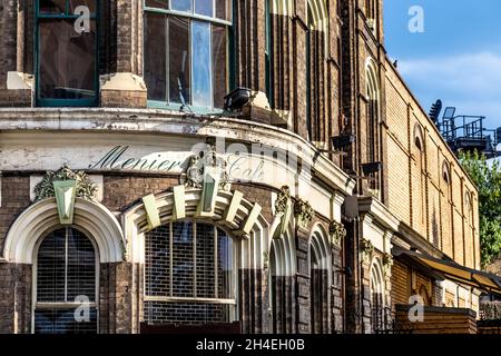 Außenansicht des Menier Chocolate Factory-Gebäudes mit Theater und Restaurant, Menier Cafe, London Bridge, London, Großbritannien Stockfoto