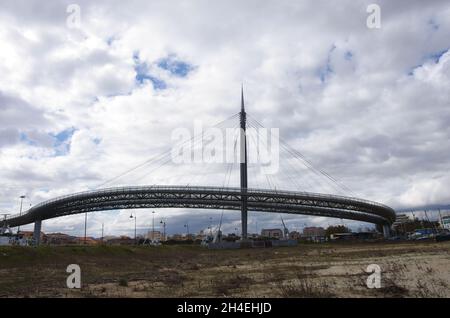 Pescara - Abruzzen - Panoramablick auf die majestätische 'Ponte del Mare' Stockfoto