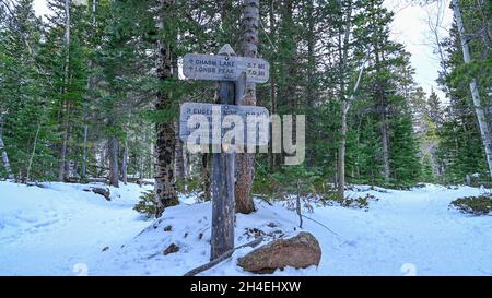 Wegkreuzung auf dem Longs Peak Trail Stockfoto