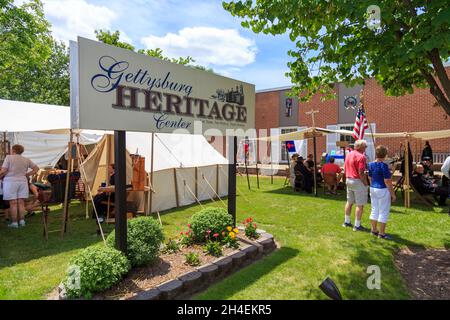 Gettysburg, PA, USA - 2. Juli 2016: Im Heritage Center mischen sich die Reenaktoren in typischen Bürgerkriegskleidung jährlich unter Touristen Stockfoto