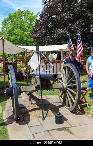 Gettysburg, PA, USA - 2. Juli 2016: Im Heritage Center mischen sich die Reenaktoren in typischen Bürgerkriegskleidung jährlich unter Touristen Stockfoto