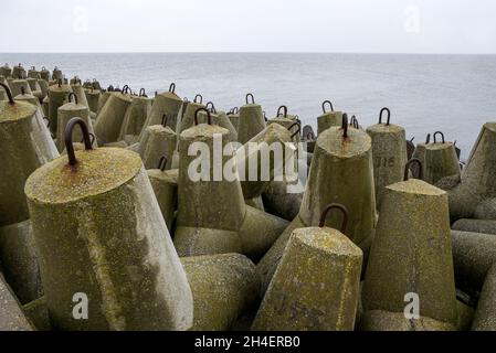 Betonbrecher an der Ostseeküste in Polen. Stockfoto