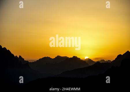 Alba sul passo Giau Stockfoto