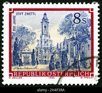 ÖSTERREICH - UM 1988: Eine in Österreich gedruckte Briefmarke zeigt das Kloster Zwettl, um 1988 Stockfoto