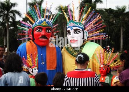 Ondel-Ondel, große Marionetten aus Betawi, Jakarta, Indonesien. Stockfoto