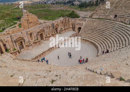 JERASH, JORDANIEN - 1. APRIL 2017: Ruinen des südlichen Theaters in Jerash, Jordanien Stockfoto
