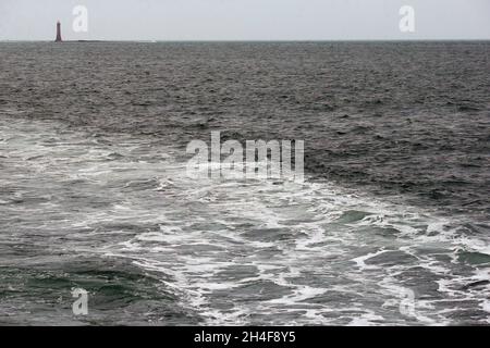 Überquerung der irischen Grenze von Greencastle in Nordirland nach Greenore in der Republik Irland mit der Autofähre an der Ostküste der Insel. Stockfoto