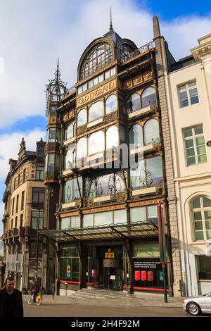 BRÜSSEL, BELGIEN - 10. MAI 2013: Das Old England Building im Stil des Jugendstils ist das Musical Instrument Museum. Stockfoto