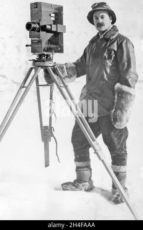 HERBERT PONTING (1870-1935) Fotograf mit Scotts Terra Nova Antarktisexpedition. Ein Selfie, aufgenommen im Januar 1912. Stockfoto