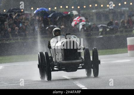 Regensprühnebel aus den Reifen, Julian Majzub, Sunbeam Indianapolis, 1916, SF Edge Trophy, Eine Rassenmasse für Edwardian Specials vor 1923, gut Stockfoto