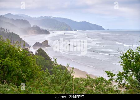 Blick Auf Die Küste Von Oregon. Blick auf die Küste von Oregon südlich von Cannon Beach. Stockfoto