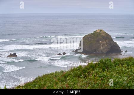 Wunderschöner Blick Auf Die Küste Von Oregon. Blick auf die Küste von Oregon südlich von Cannon Beach. Stockfoto