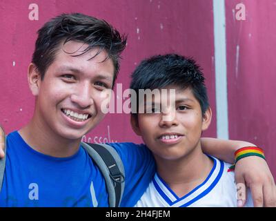 Iquitos, Peru- Mai 2016: Portrait eines Jungen - ein Bewohner des Amazonas-Regenwaldes. Amazonien. Südamerika Stockfoto