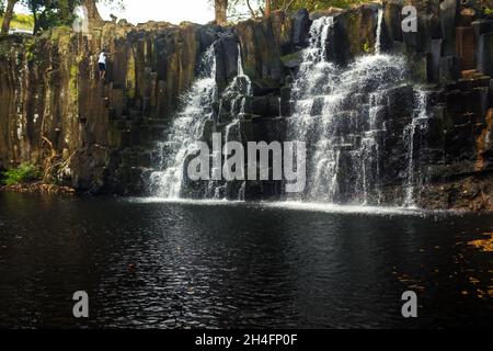 Rochester Falls auf der Insel Mauritius.Wasserfall im Dschungel der tropischen Insel Mauritius. Stockfoto