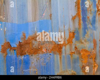 Detaillierte Oberfläche des verrosteten blauen Metallstrahls Stockfoto