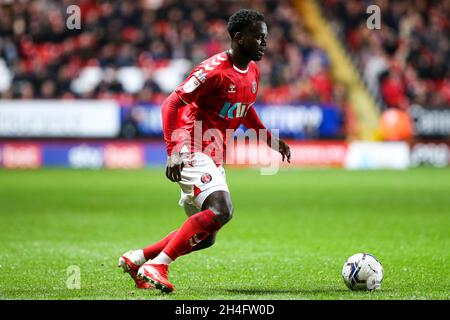 LONDON, GROSSBRITANNIEN. 2. NOVEMBER Diallang Jaiyesimi von Charlton Athletic am Ball während des Spiels der Sky Bet League 1 zwischen Charlton Athletic und Rotherham United am Dienstag, den 2. November 2021 im Londoner Valley. (Kredit: Tom West | MI News) Kredit: MI Nachrichten & Sport /Alamy Live News Stockfoto