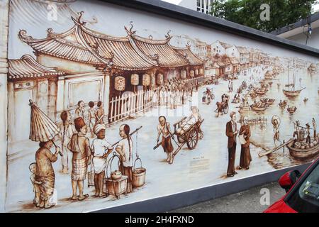 Thian Hock Keng Mural: Die Geschichte eines Einwanderers. Dieses Wandbild ist auf die äußere Rückwand des Thian Hock Keng-Tempels in Singapurs Chinatown gemalt. Stockfoto