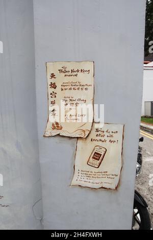 Thian Hock Keng Mural: Die Geschichte eines Einwanderers. Dieses Wandbild ist auf die äußere Rückwand des Thian Hock Keng-Tempels in Singapurs Chinatown gemalt. Stockfoto