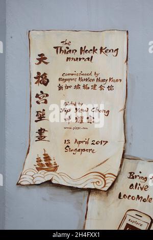 Thian Hock Keng Mural: Die Geschichte eines Einwanderers. Dieses Wandbild ist auf die äußere Rückwand des Thian Hock Keng-Tempels in Singapurs Chinatown gemalt. Stockfoto