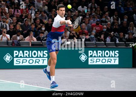 Paris, Frankreich. November 2021. Der serbische Spieler NOVAK DJOKOVIC, Weltranglister beim Rolex Paris Masters 1000 Turnier im Accor Arena Stadium - Paris - Frankreich (Bildnachweis: © Pierre Stevenin/ZUMA Press Wire) Stockfoto