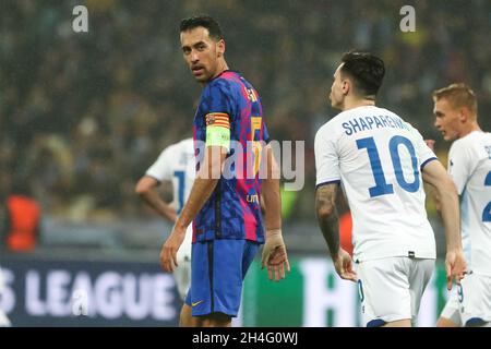 Kiew, Ukraine. November 2021. KIEW, UKRAINE - 2. NOVEMBER: Sergio Busquets vom FC Barcelona während des Spiels der Gruppe E - UEFA Champions League zwischen Dinamo Kiev und dem FC Barcelona beim NSC Olimpiyskiy am 2. November 2021 in Kiew, Ukraine (Foto von Andrey Lukatsky/Orange Picics) Credit: Orange Pics BV/Alamy Live News Stockfoto