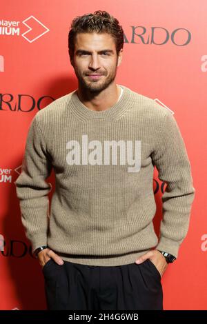 Madrid, Spanien. November 2021. Maxi Iglesias nimmt an der Fotozelle „Cardo“ im Kino Palacio de la Prensa Teil. (Foto: Atilano Garcia/SOPA Images/Sipa USA) Quelle: SIPA USA/Alamy Live News Stockfoto