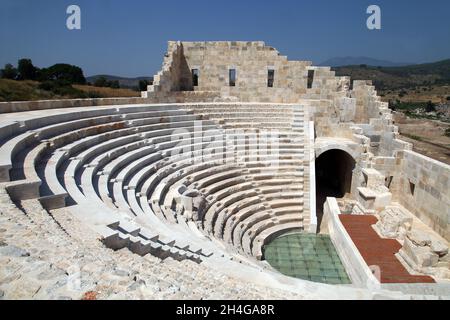 Patara antikes Stadttheater in Antalya, Türkei. Patara war eine florierende See- und Handelsstadt. Stockfoto