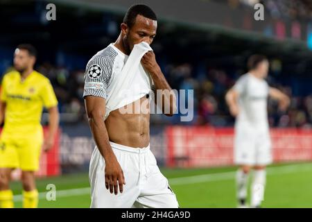 Villarreal, Spanien. November 2021. Meschack Elia Lina von den Berner Sport Club Young Boys in Aktion während der UEFA Champions League Gruppe F, Fußballspiel zwischen Villarreal CF und Berner Sport Club Young Boys im Estadio de la Ceramica. (Endergebnis; Villarreal CF 2:0 BSC Young Boys) (Foto: Xisco Navarro/SOPA Images/Sipa USA) Quelle: SIPA USA/Alamy Live News Stockfoto