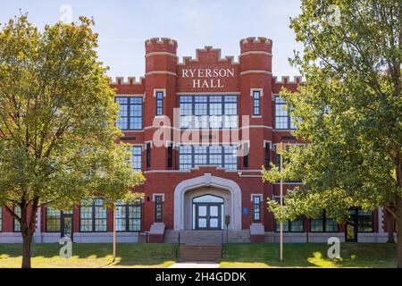 Sonniger Blick auf die Ryerson Hall der Northwestern Oklahoma State University in Oklahoma Stockfoto