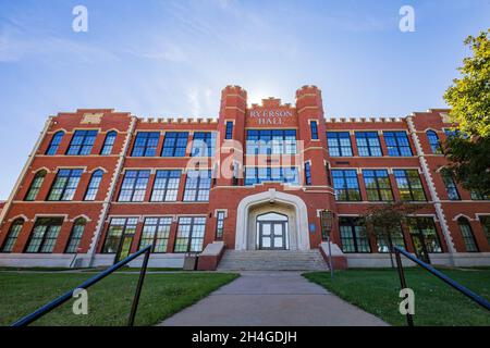 Sonniger Blick auf die Ryerson Hall der Northwestern Oklahoma State University in Oklahoma Stockfoto