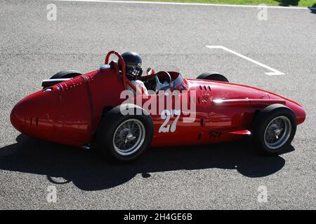 Maserati 250F beim Goodwood Revival 2016, gefahren von Christian Dumolin 11. September 2016 in der Richmond Trophy. Stockfoto