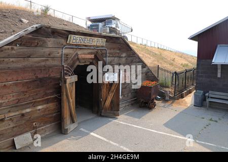 Der Eingang zum Berkeley Pit, einer verlassenen Tagebau-Kupfermine in Butte, Montana, USA Stockfoto